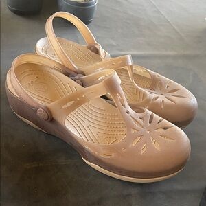 CROCS Women's Brown Floral Cutout Mules